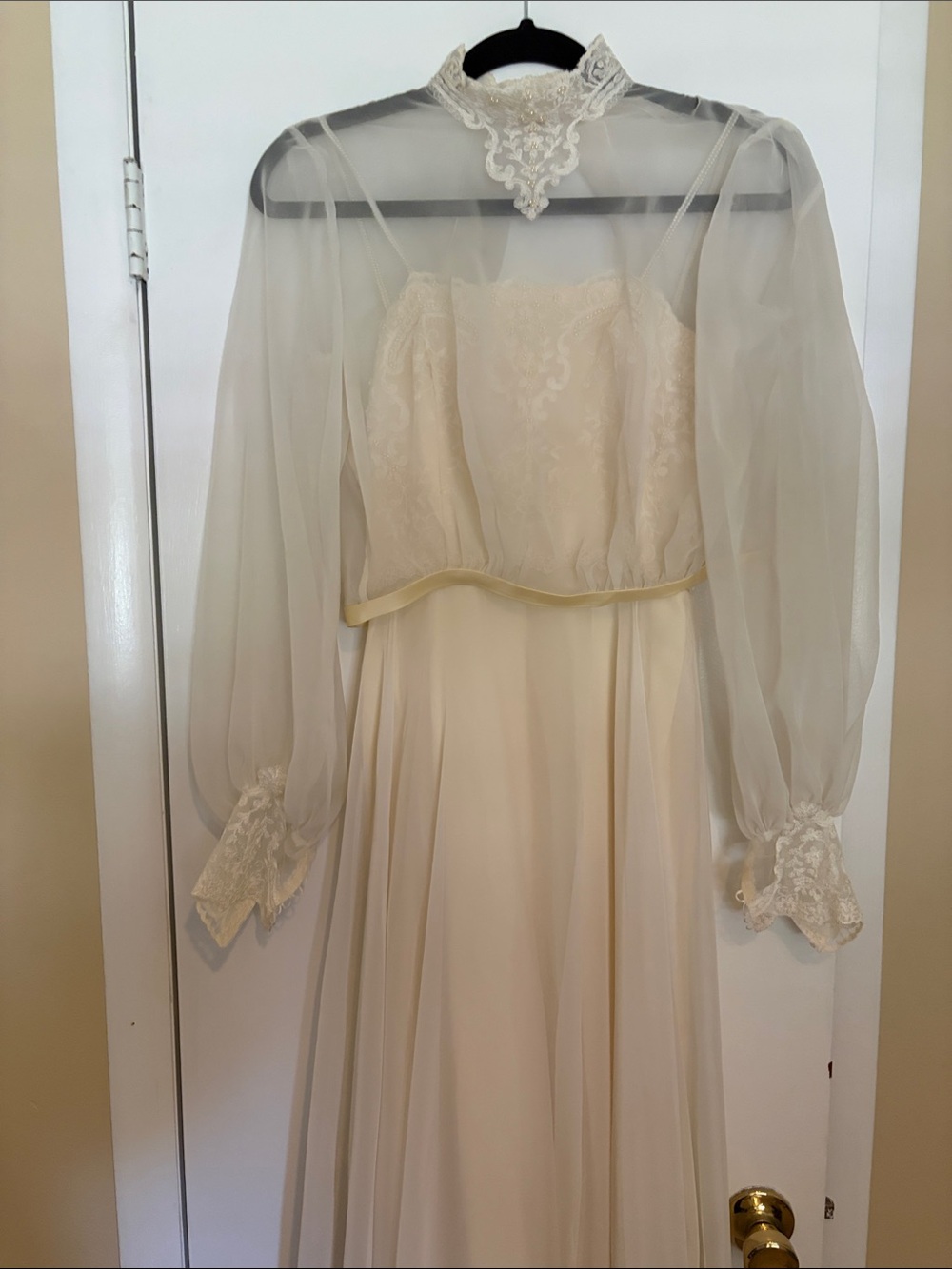Vintage Bianchi Wedding gown, size 10 - Picture 6 of 9
